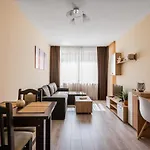 Nomad Haven: 1Bd Flat With Balcony & Desk
