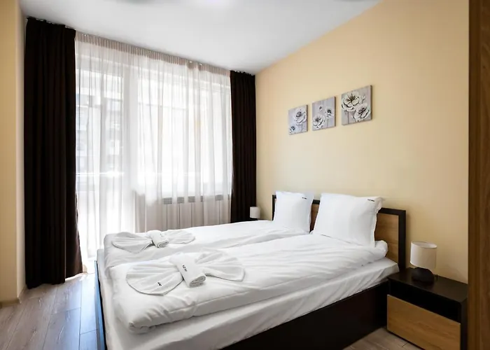 Nomad Haven: 1Bd Flat With Balcony & Desk