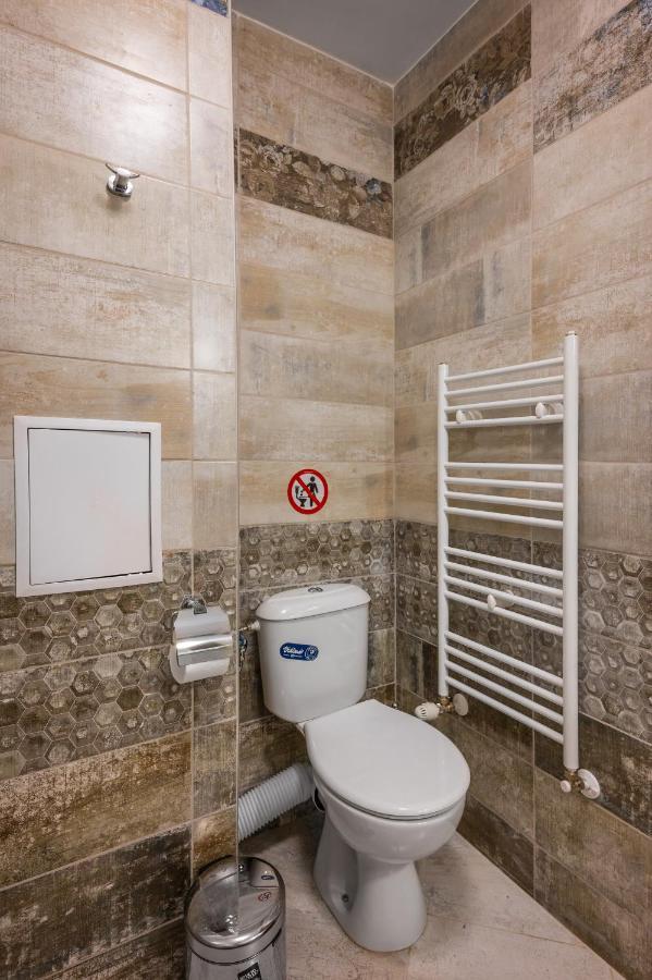 Nomad Haven: 1bd Flat With Balcony & Desk *