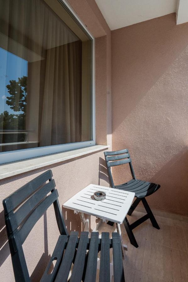 Nomad Haven: 1bd Flat With Balcony & Desk Apartament *