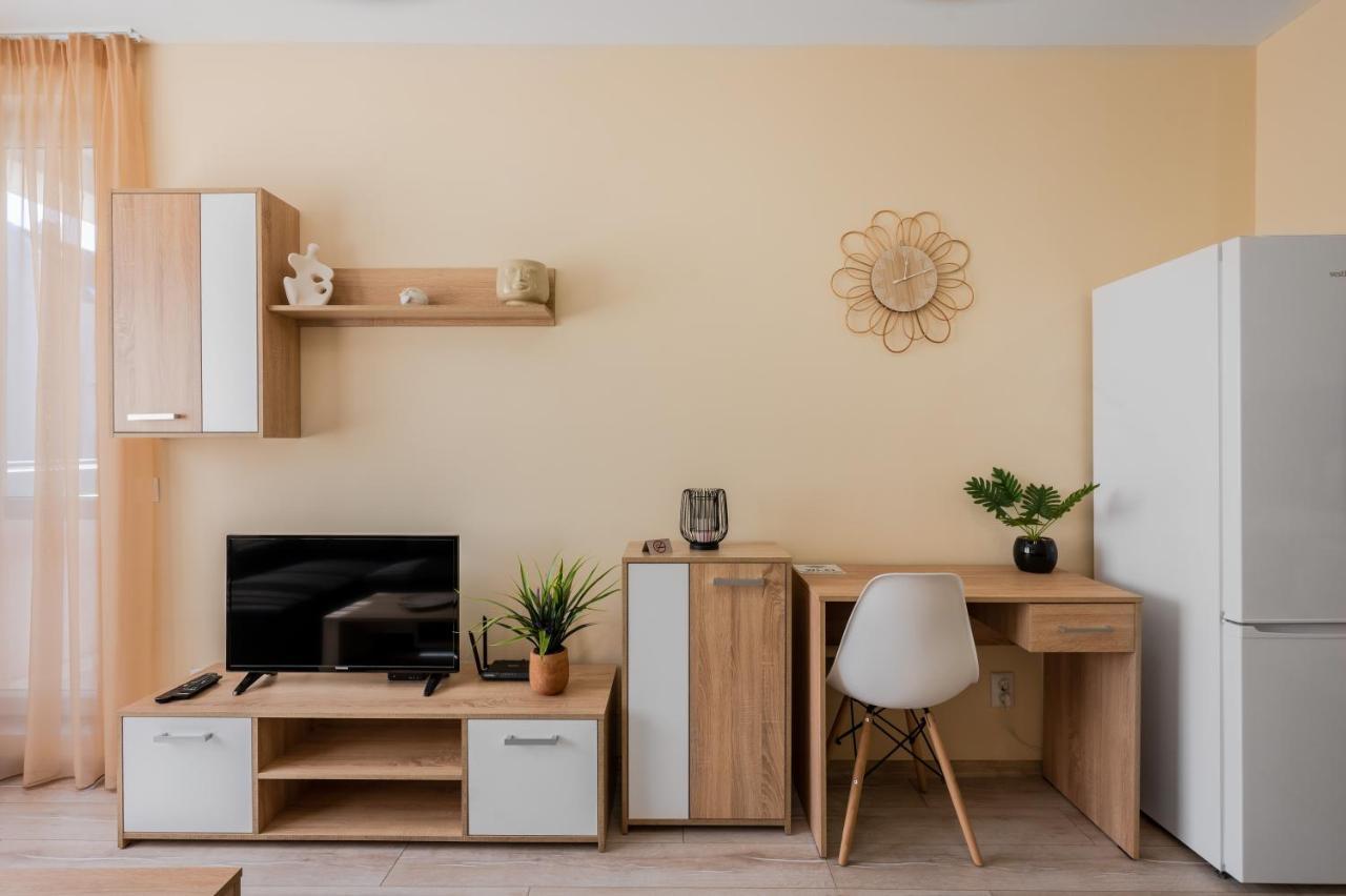 Apartament Nomad Haven: 1bd Flat With Balcony & Desk