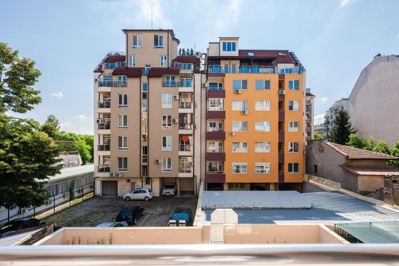 Nomad Haven: 1bd Flat With Balcony & Desk