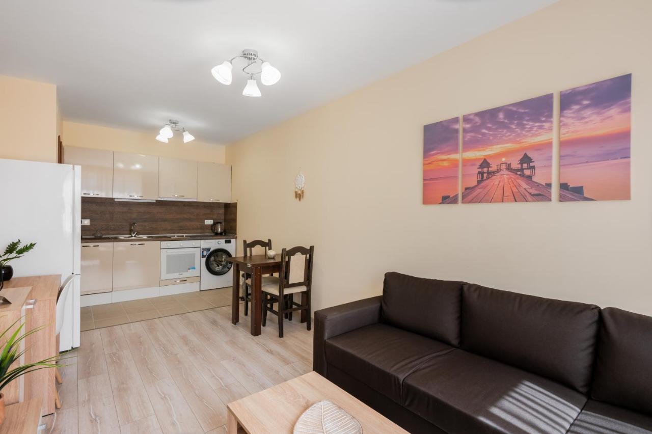 Nomad Haven: 1bd Flat With Balcony & Desk Apartment *